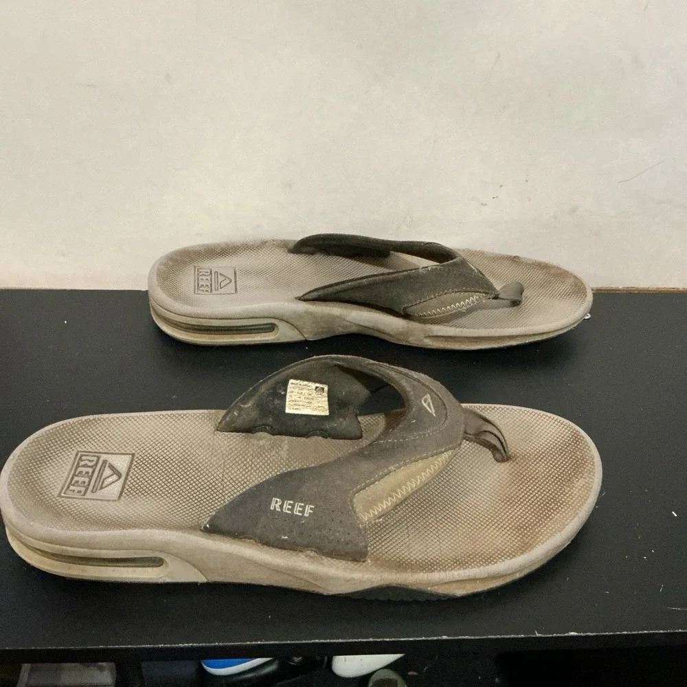 Men's Reef Fannings Flip Flops Beer Bottle Opener sandals  Gray Size 13 WORN